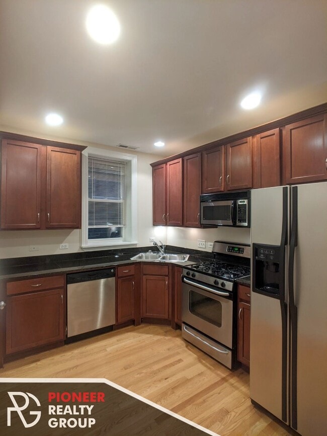 Building Photo - 3250 N Clifton Ave Unit 3
