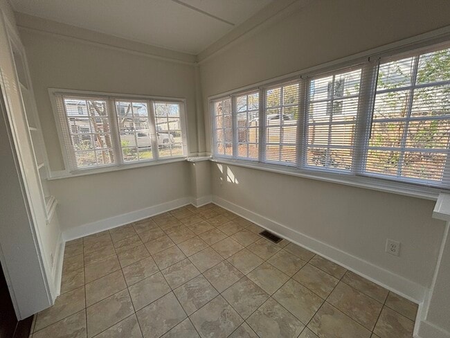 Photo - 2 Bedroom, 1.5 Baths Charming Bungalow located near Plaza Midwood