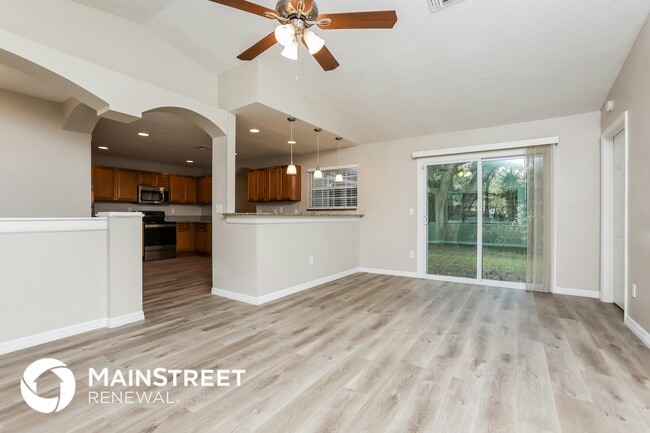 Photo - 745 Liskeard Ave