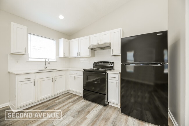 Photo - 1920 Mc Millan St