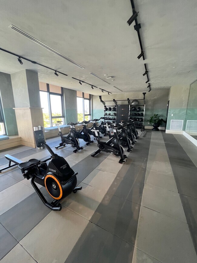 Spinning room - 251 NW 29th St Unit 207