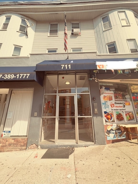 Building Photo - 711 Broadway Unit 7