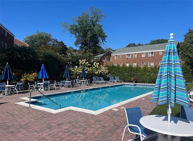 Building Photo - 14 Nathan Hale Dr Unit 60A Rental
