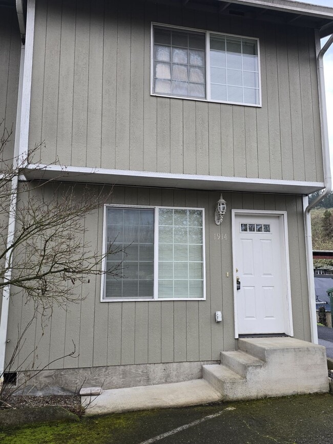 Photo - 1914 SE Douglas Ave