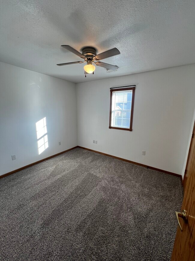 Photo - 109 W Pleasant St