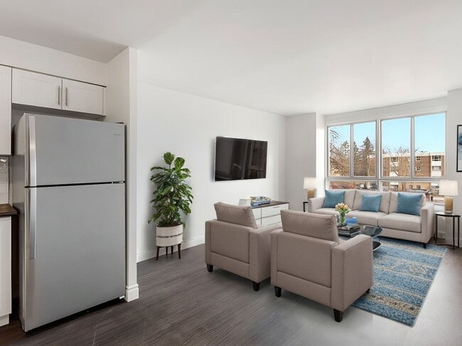 Building Photo - 760-800 Laurier Boulevard