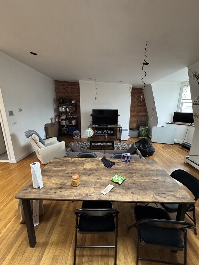 Photo - 480 Massachusetts Ave Unidad 3