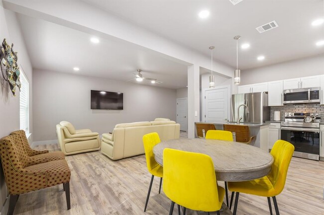 Photo - 24700 Whitney Dr