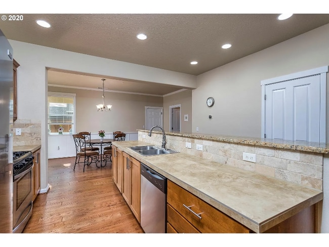 Photo - 10528 NE Gateway St