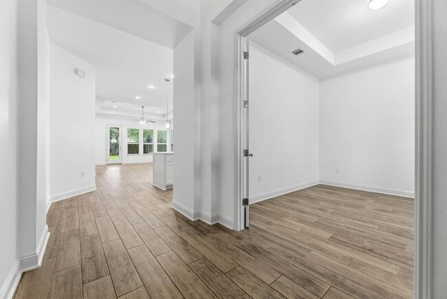 5209 Mandevilla Dr