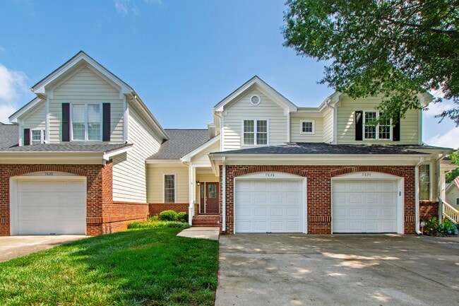 Lovely 3 bedroom townhome in fantastic Ral... - Lovely 3 bedroom townhome in fantastic Ral...