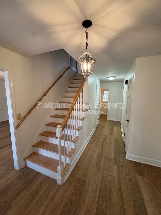 Photo - 4007 Shady Cir NW