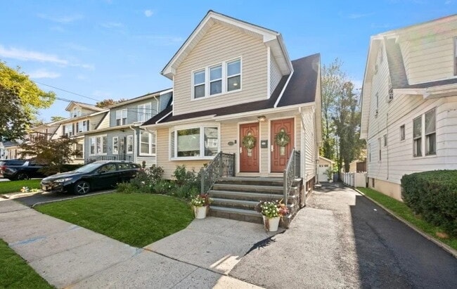 Building Photo - 74 Hughes St Unit 2