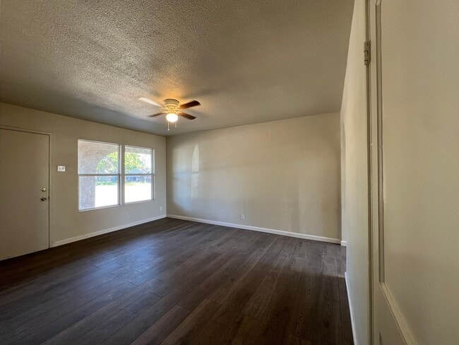 Photo - 1501 W Hank Ave Unit Apt. B