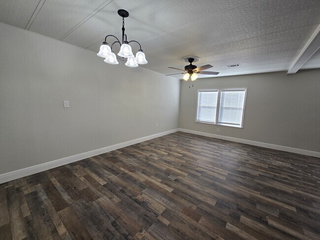 Photo - 2875 Bay Ave