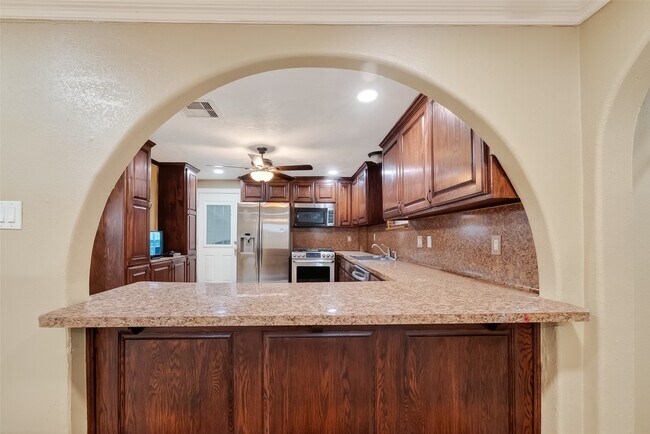 Photo - 807 Ruth St