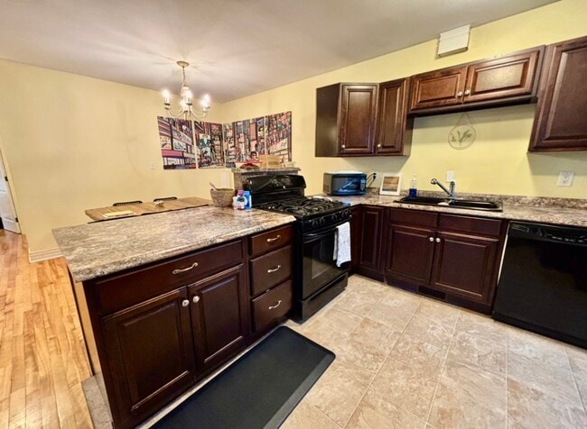 Building Photo - 2 Bedroom Basement Apartment for Rent – Available July 20th Unit 1