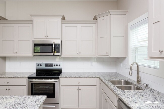 Photo - 4 Bedroom 4.5 Bathroom New Home!! Now offe...