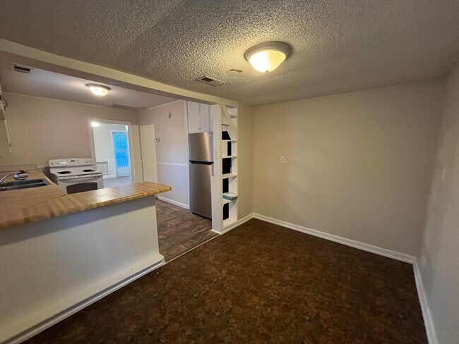 Photo - 1 Bedroom/ 1 Bathroom Duplex plus office, ...