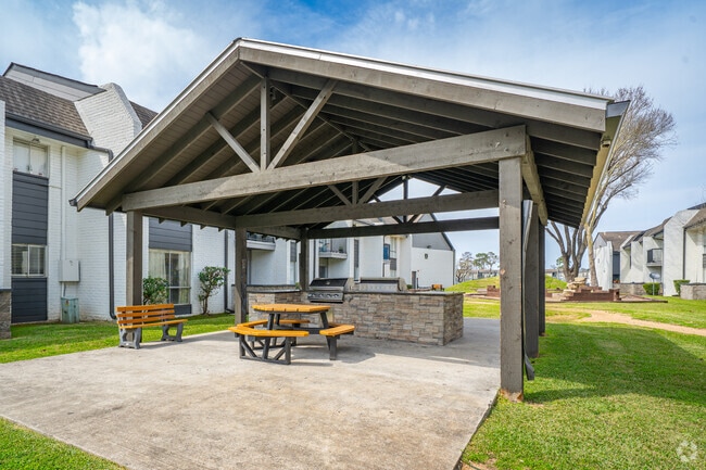 Grill - Woods of Spring Grove Apartments