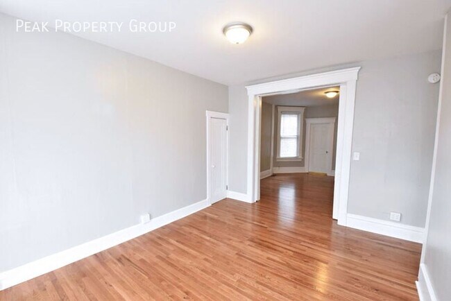 Photo - 2355 N High St