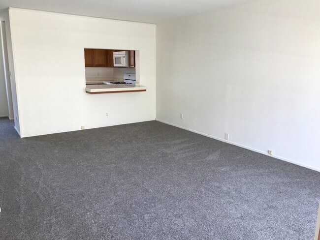 Living Room - 2931 Plaza del Amo