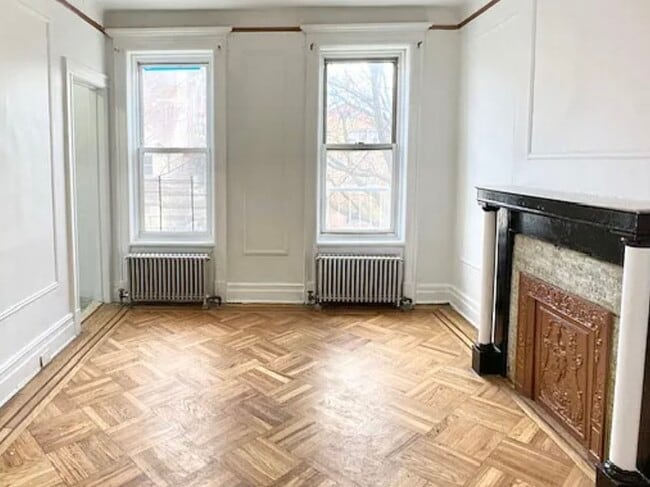 Building Photo - 366 E 28th St Unit 2F