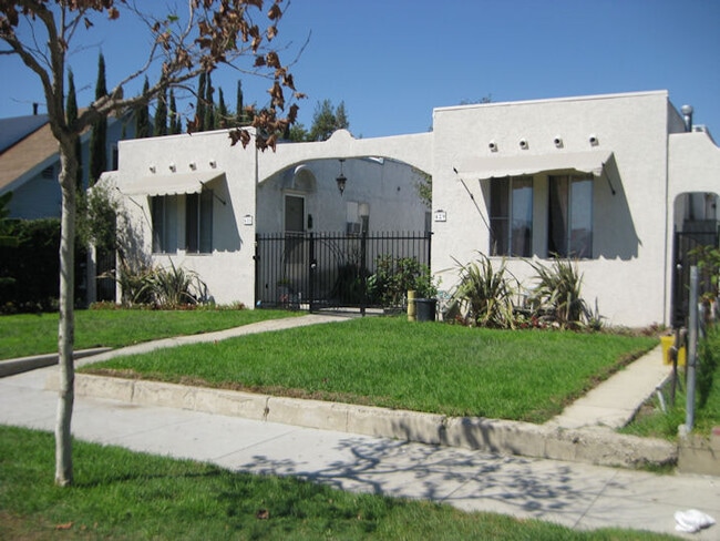 Front of Property - 429 W Garfield Ave Unidad C