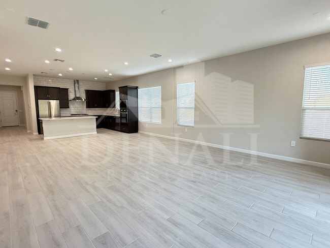Photo - 6010 E Quail Ave