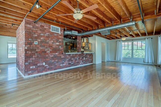 Building Photo - 304 W Roosevelt Rental