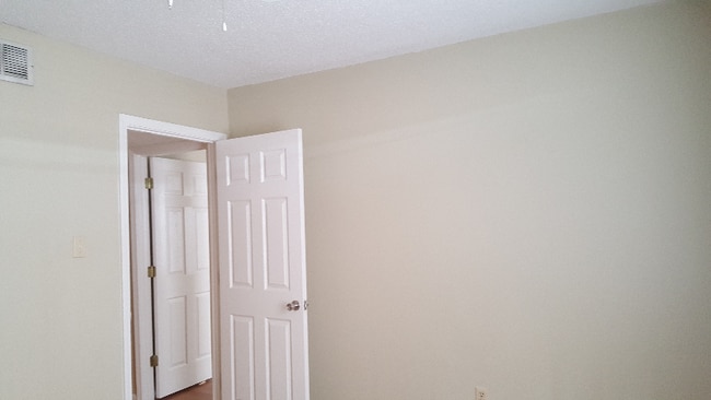 Photo - 3030 Congress Blvd