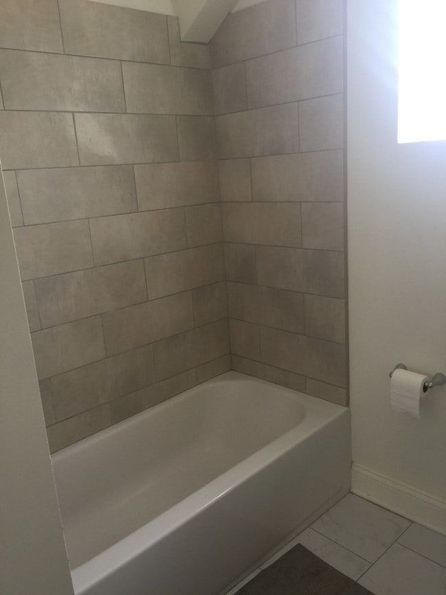 Building Photo - 4555 W Wellington Ave Unit 2