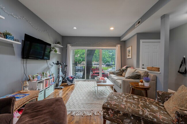 Photo - 2127 N Clark St Unit 2