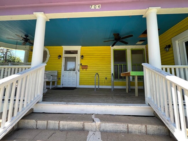 Photo - 704 E Hopkins St