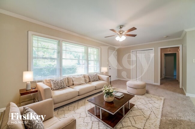 Photo - 1098 Holly Cir