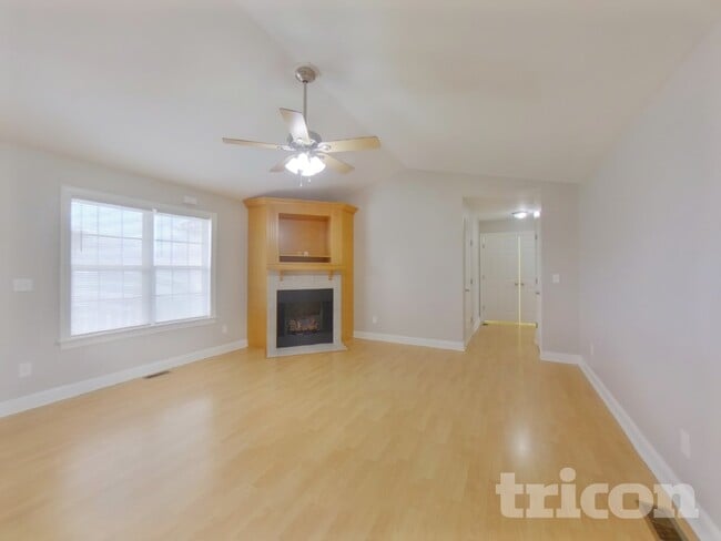 Photo - 743 Faith St