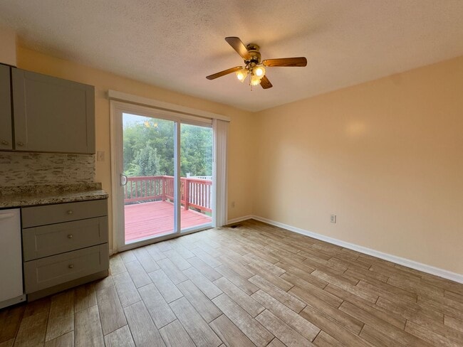 Photo - 1711 Winding Brook Way