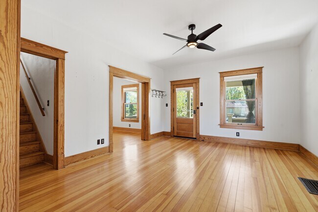 Photo - 1154 Hotz Ave