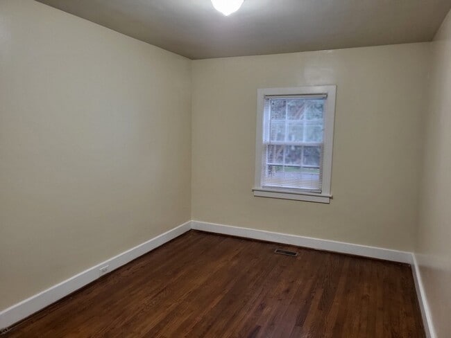 Building Photo - 1700 Pecan Ave Rental