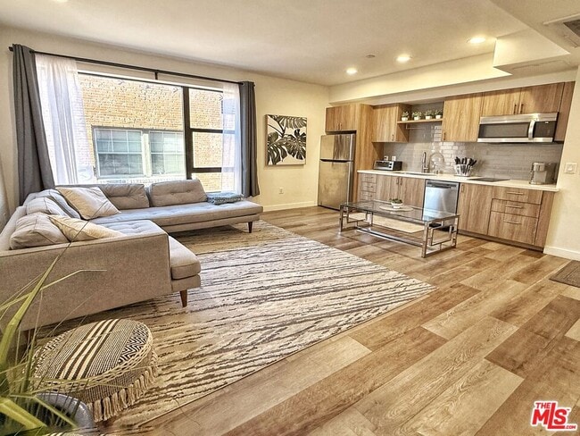 Building Photo - 723 S St Andrews Pl Unit 609