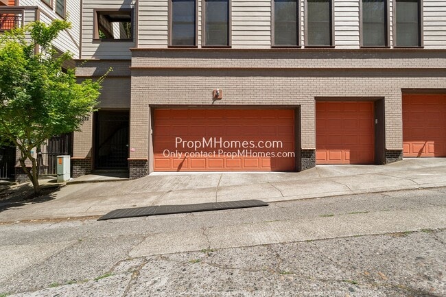 Photo - Stunning Two-Bedroom End Unit Condo in Goose Hollow Foothills!