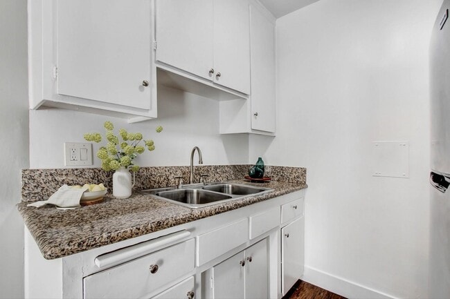 Photo - Palms Caribbean Apartments