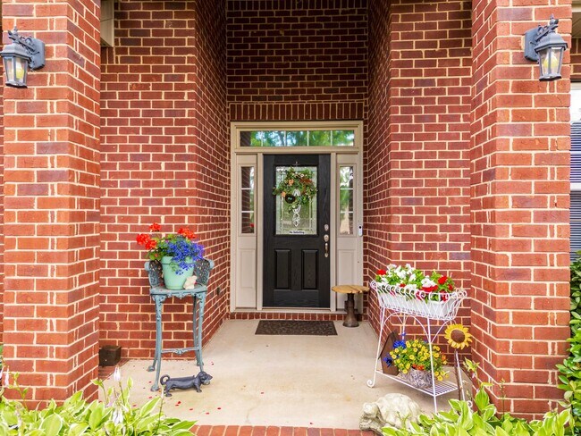 Photo - Spacious 4-Bedroom, 2 BA Ranch Home, 2 Car...