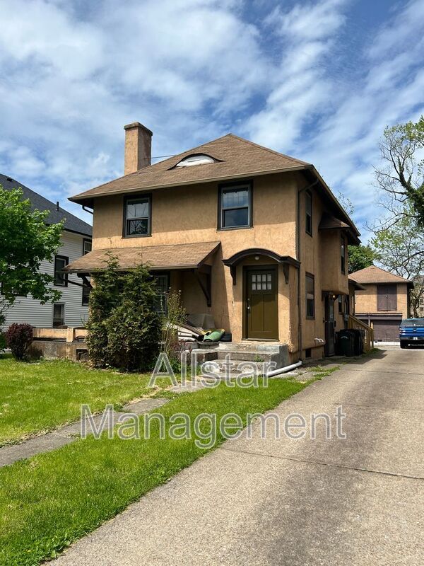 Building Photo - 411 9th St Unit Up