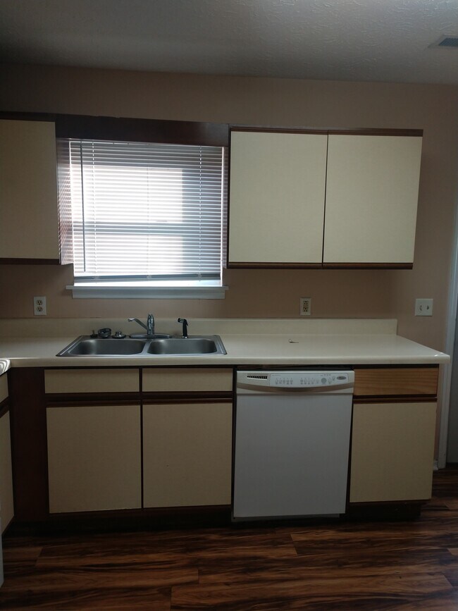 Photo - 1819 Summerhaven Ave