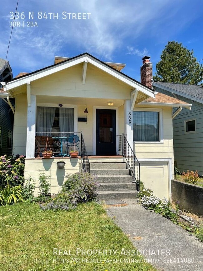 Large 3 Bedroom Home With Garage and Fence... - Large 3 Bedroom Home With Garage and Fence...