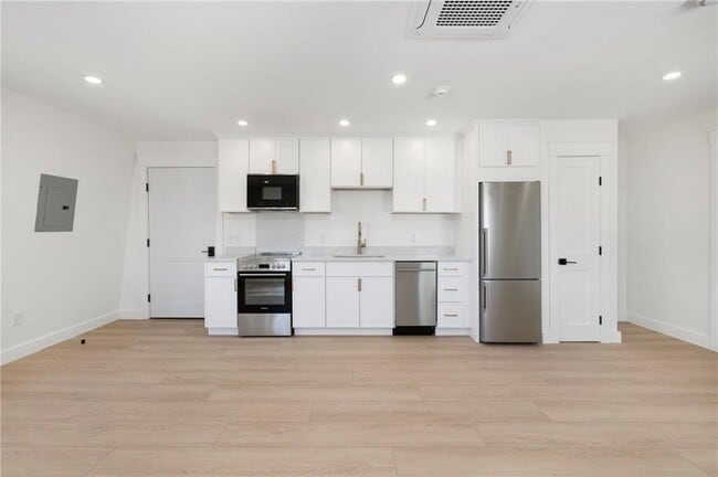 Building Photo - 5 Melrose St Unit 5