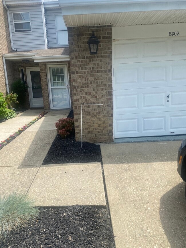 Building Photo - 5302 Country Club Ln
