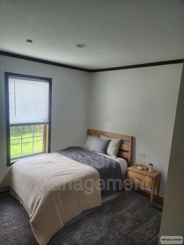 Photo - 511 E 1st St