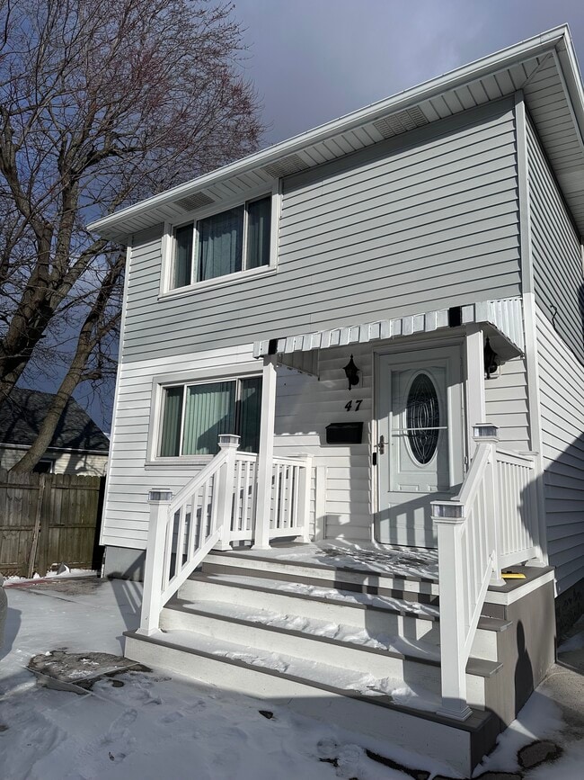 Photo - 47 Awood Pl Unit # 1